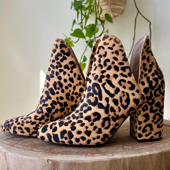 Steve Madden Shoes - Steve Madden leopard booties